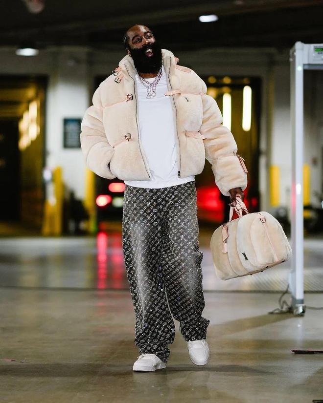 达拉斯独行侠窗口期完成体检,志在欧超杯名次提升,质疑声仍在,纪律约束更严格 达拉斯独行侠窗口期完成体检,志在欧超杯名次提升,质疑声仍在,纪律约束更严格