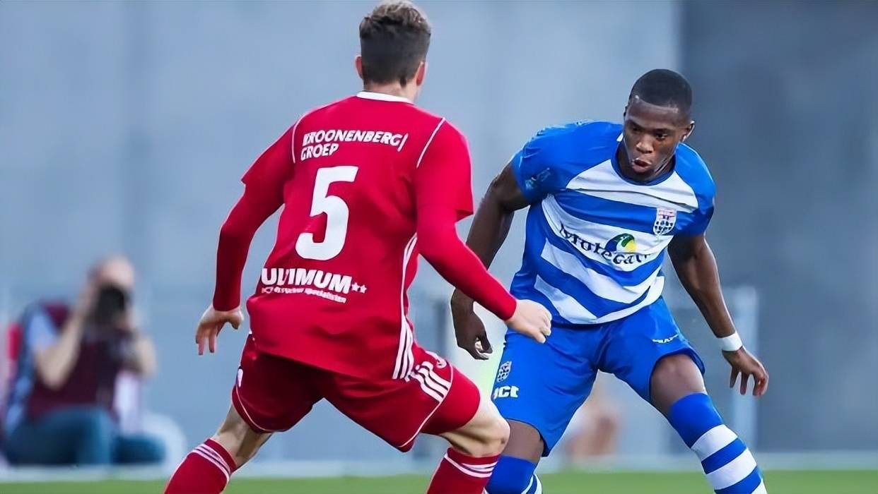 DB真人体育-阿贾克斯训练开放日，加时末段复出首秀引欢呼，国王杯在即，临场指挥获称赞