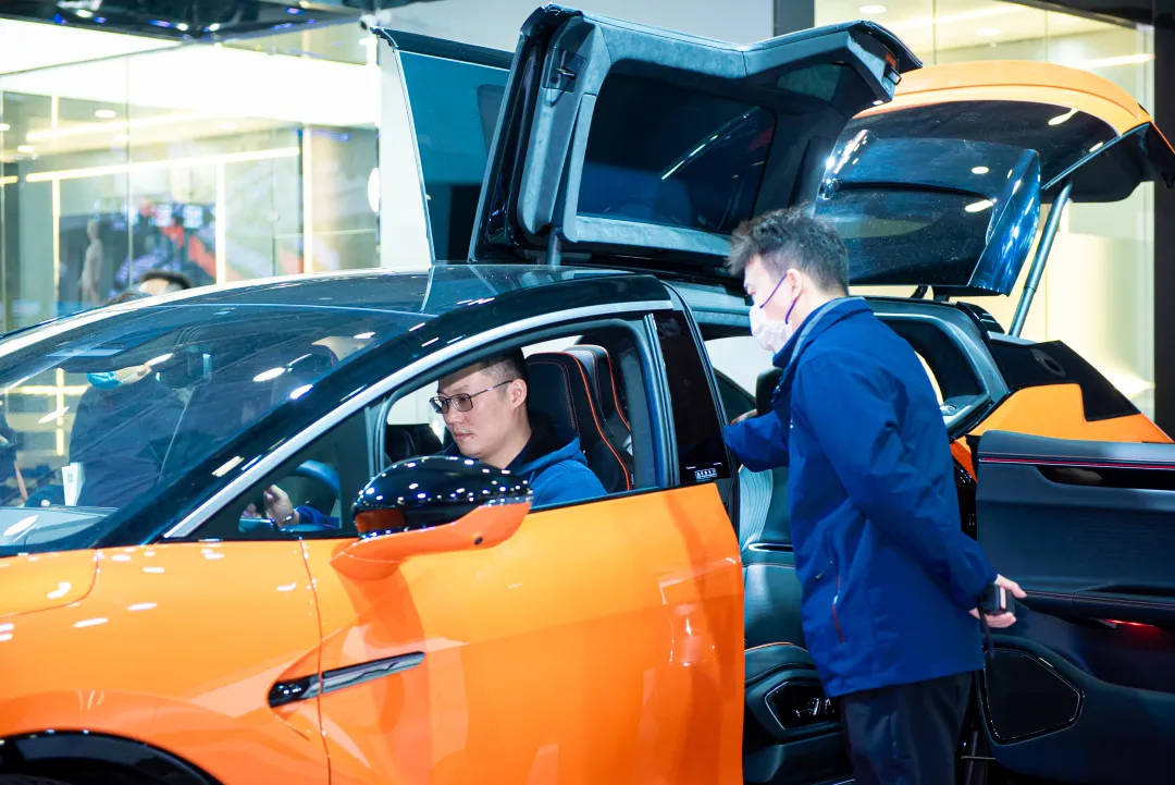 真人体育官网-赛地聚焦：西甲今晨热度飙升，莱比锡内部沟通，态度坚定，心理建设被强调