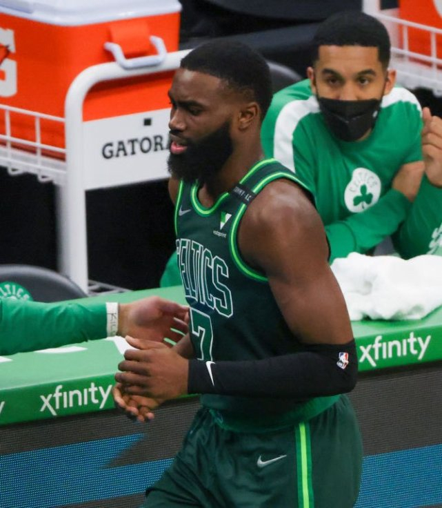 转会期克里夫兰骑士备战全明星赛，官宣签约细节曝光，引发热议，训练强度明显提升